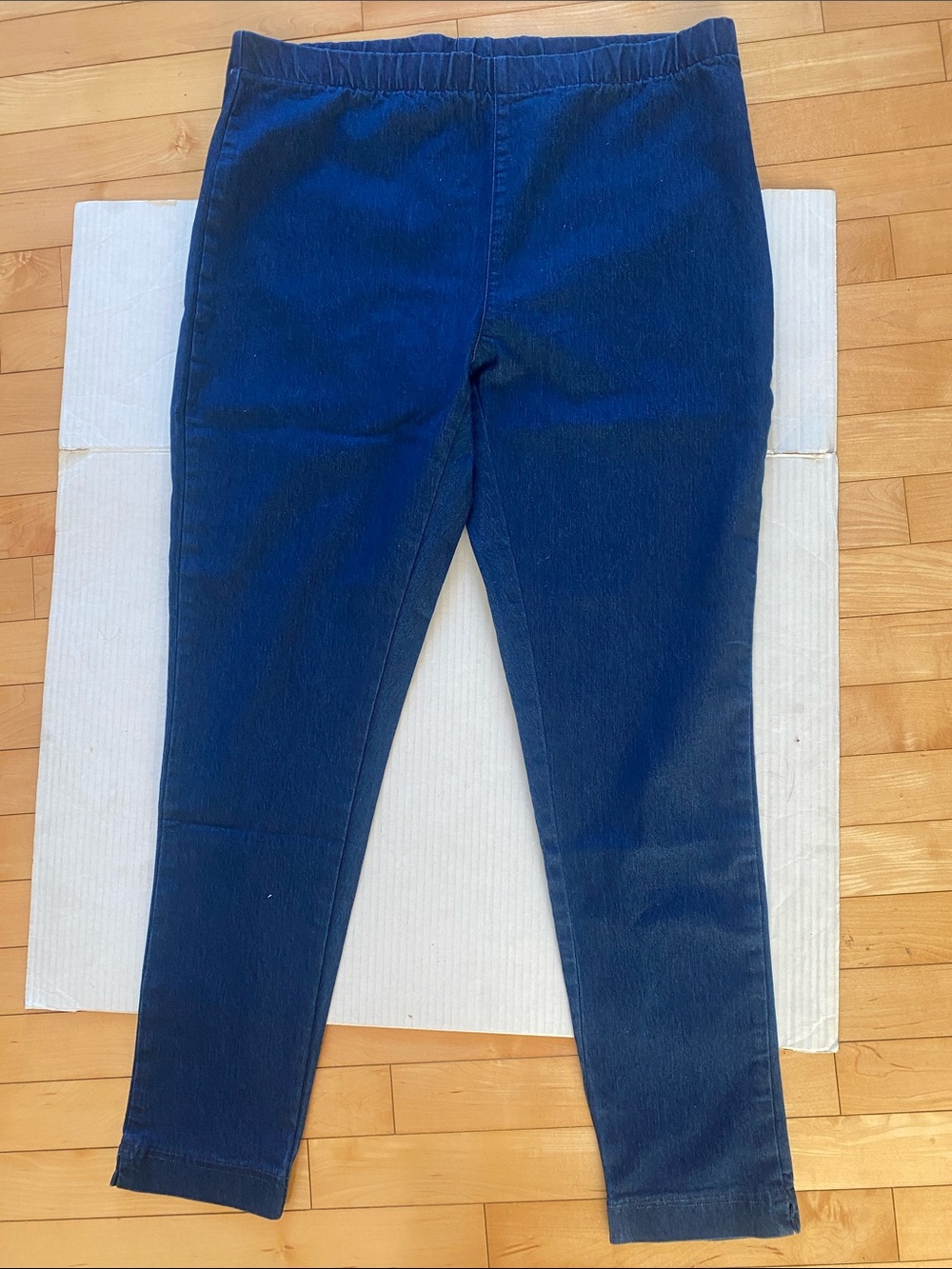 Plus Size pull on Jeggings/Jeans in a dark washed lightweight denim size 16 W